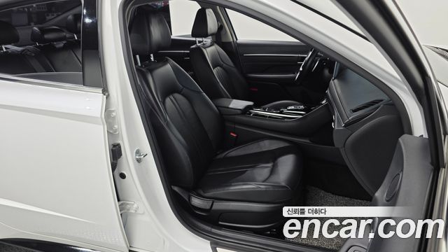 Hyundai Sonata 2022 — photo 16
