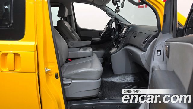 Hyundai Starex 2021 — photo 16
