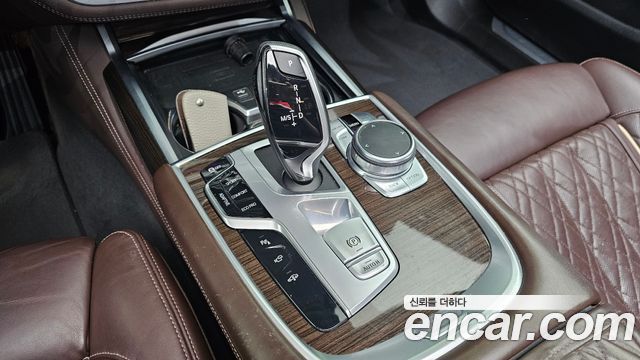 BMW 7-Series 2020 — photo 9