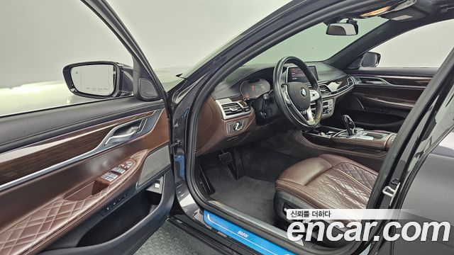 BMW 7-Series 2020 — photo 10