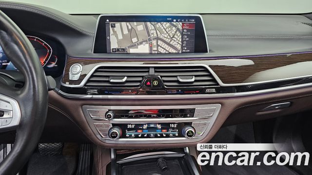 BMW 7-Series 2020 — photo 13
