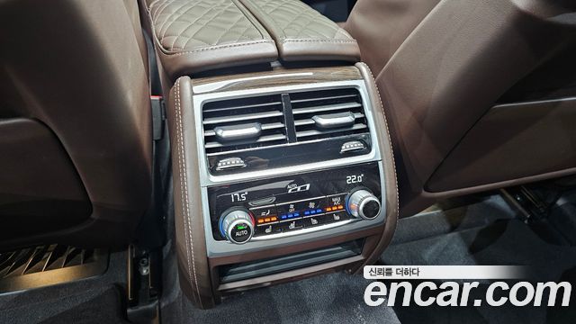 BMW 7-Series 2020 — photo 18