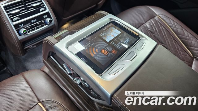 BMW 7-Series 2020 — photo 19