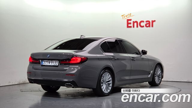 BMW 5-Series 2022 — photo 2