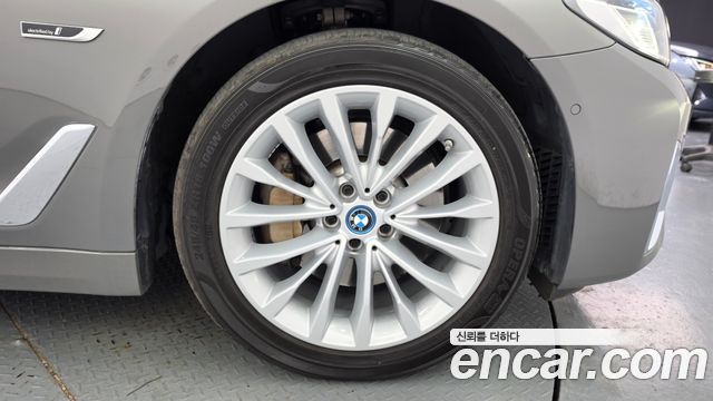 BMW 5-Series 2022 — photo 5