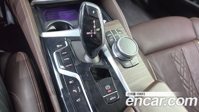 BMW 5-Series 2022 — photo 12