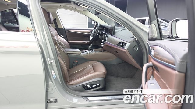 BMW 5-Series 2022 — photo 17