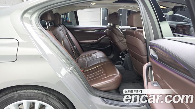 BMW 5-Series 2022 — photo 18