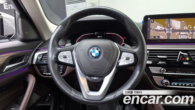 BMW 5-Series 2022 — photo 19