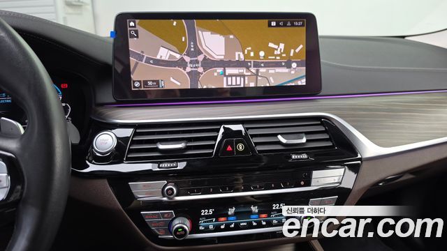 BMW 5-Series 2022 — photo 20