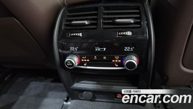 BMW 5-Series 2022 — photo 25