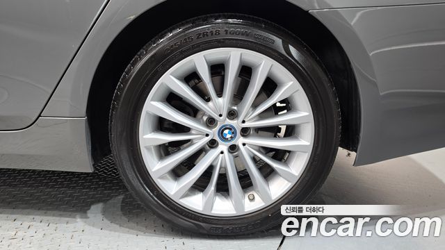 BMW 5-Series 2022 — photo 7