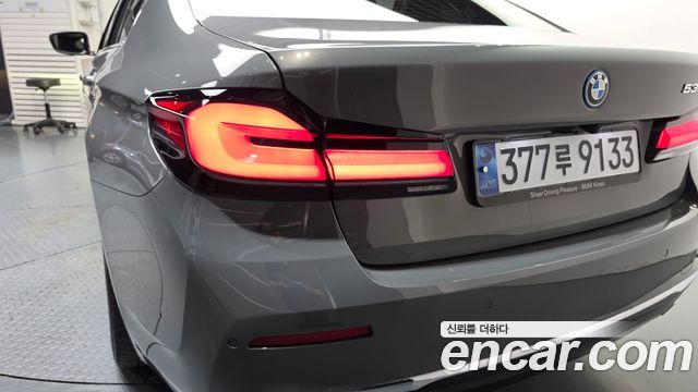 BMW 5-Series 2022 — photo 9