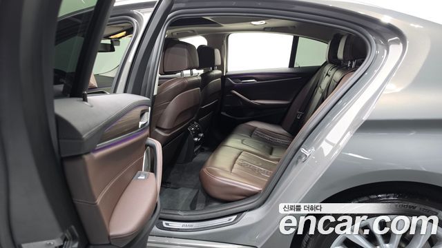 BMW 5-Series 2022 — photo 16