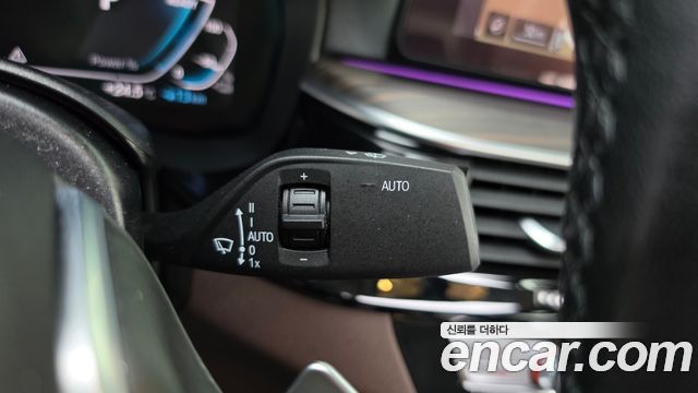 BMW 5-Series 2022 — photo 27