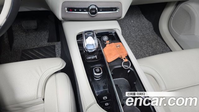 Volvo XC90 2022 — photo 12