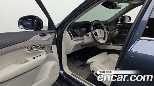 Volvo XC90 2022 — photo 13