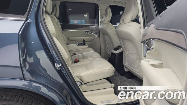 Volvo XC90 2022 — photo 18