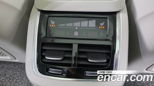 Volvo XC90 2022 — photo 24