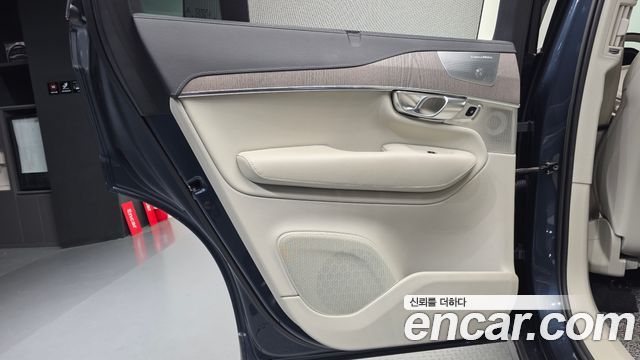 Volvo XC90 2022 — photo 15