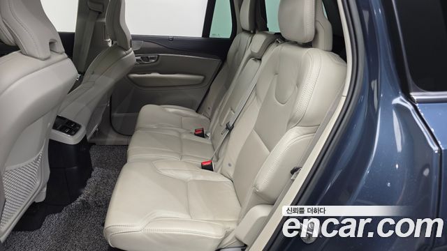 Volvo XC90 2022 — photo 16