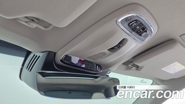 Volvo XC90 2022 — photo 32