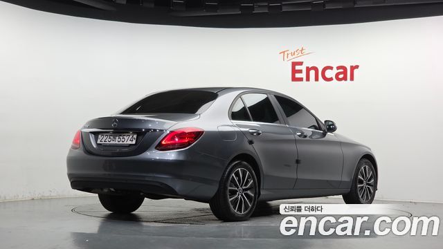 Mercedes-Benz C-Class 2019 — photo 2