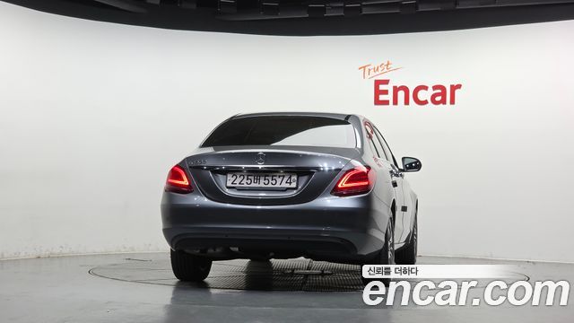 Mercedes-Benz C-Class 2019 — photo 4