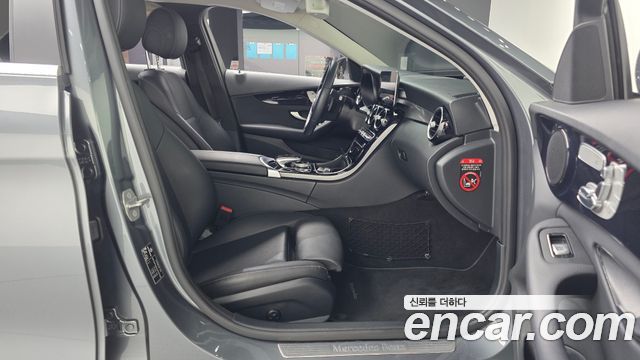 Mercedes-Benz C-Class 2019 — photo 17