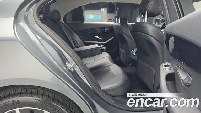 Mercedes-Benz C-Class 2019 — photo 18