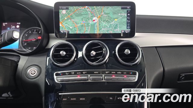 Mercedes-Benz C-Class 2019 — photo 20