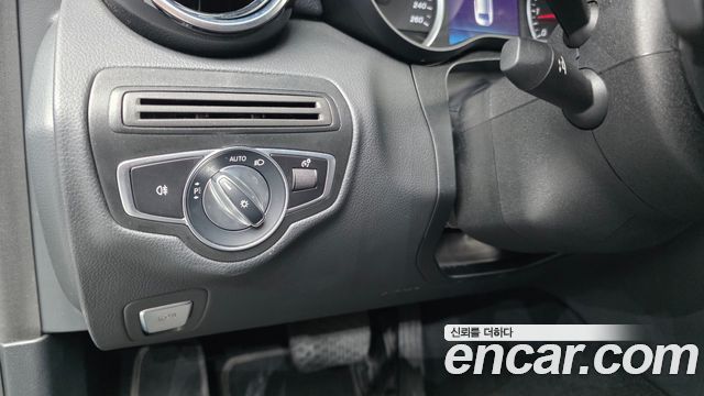 Mercedes-Benz C-Class 2019 — photo 25