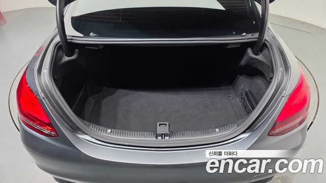 Mercedes-Benz C-Class 2019 — photo 26