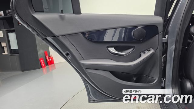 Mercedes-Benz C-Class 2019 — photo 15