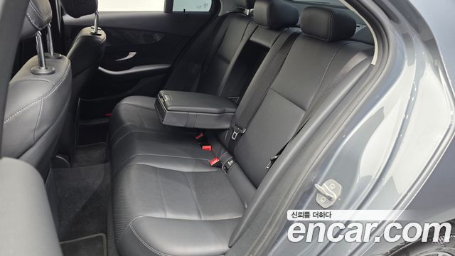 Mercedes-Benz C-Class 2019 — photo 16