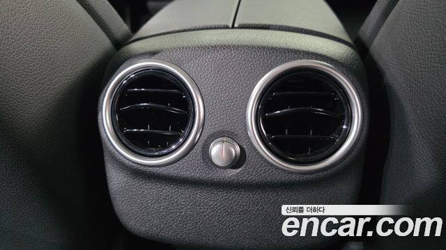 Mercedes-Benz C-Class 2019 — photo 28