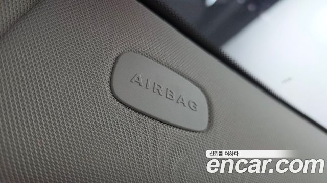 Mercedes-Benz C-Class 2019 — photo 29
