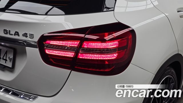Mercedes-Benz GLA-Class 2019 — photo 9