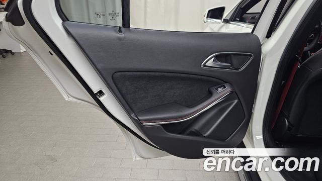 Mercedes-Benz GLA-Class 2019 — photo 15