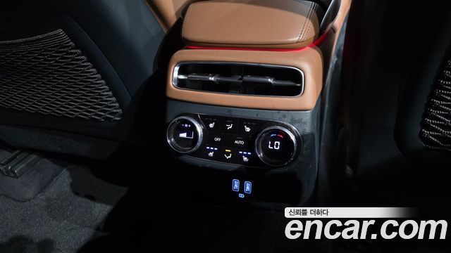 Genesis GV70 2023 — photo 24