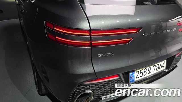 Genesis GV70 2023 — photo 9
