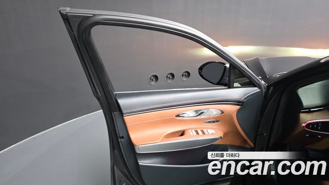 Genesis GV70 2023 — photo 14