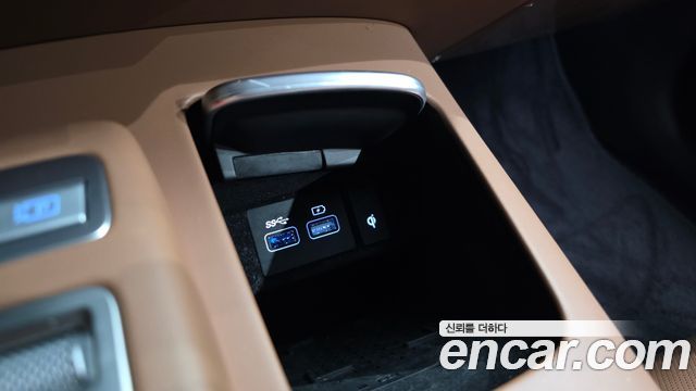 Genesis GV70 2023 — photo 16