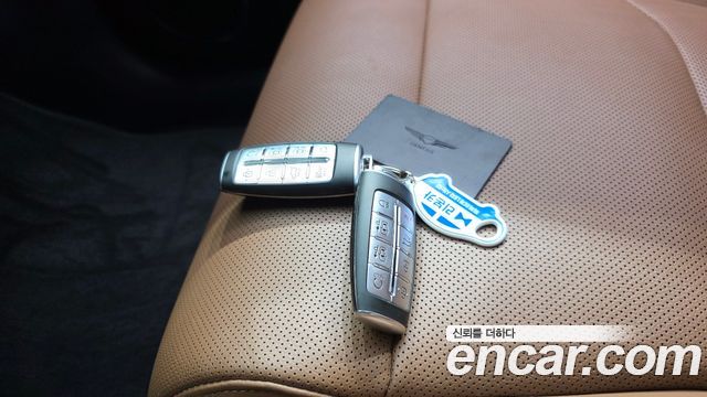 Genesis GV70 2023 — photo 31