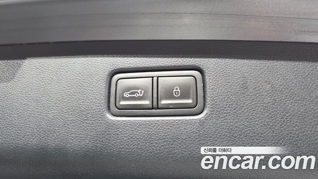 Genesis GV70 2023 — photo 36