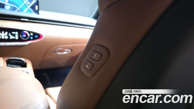 Genesis GV70 2023 — photo 39