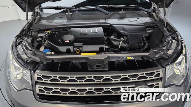 Land Rover Discovery Sport 2017 — photo 6