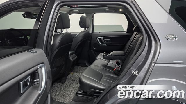 Land Rover Discovery Sport 2017 — photo 11