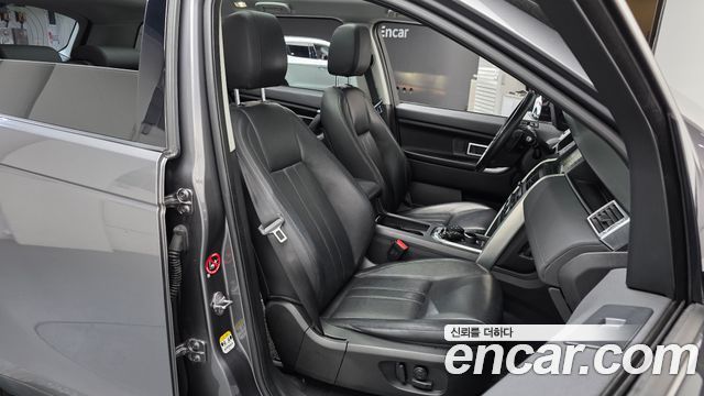 Land Rover Discovery Sport 2017 — photo 12
