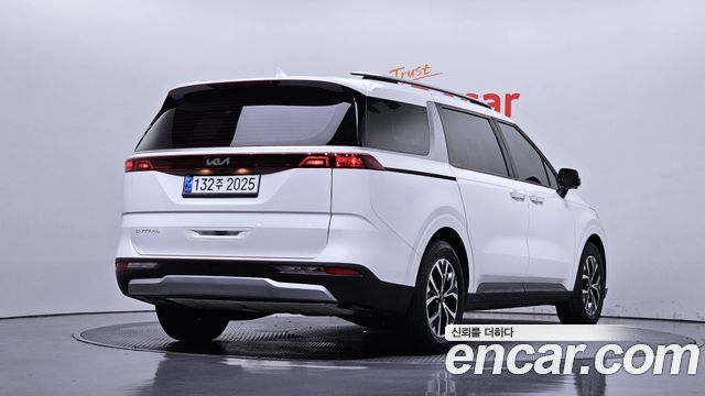 Kia Canival 2023 — photo 2
